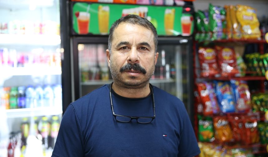 Hatay'da bir hayırsever mahallelinin markete borcunu ödedi