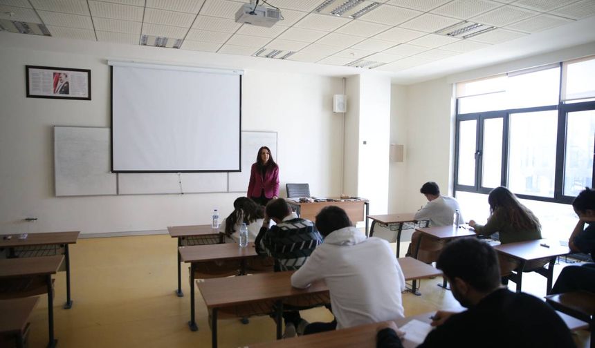 Ahıska Türkü akademisyen Türkiye'ye borcunu öğrenci yetiştirerek ödüyor