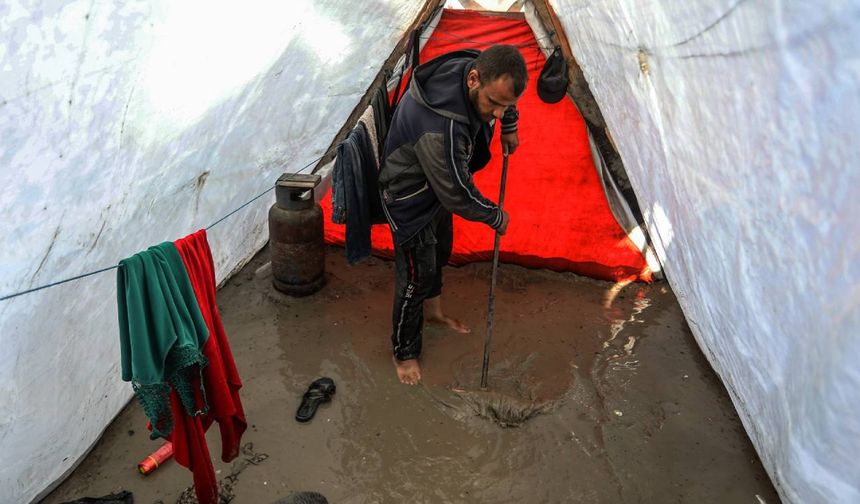 Gazze'de şiddetli yağış! Çadırlar yine sular altında kaldı