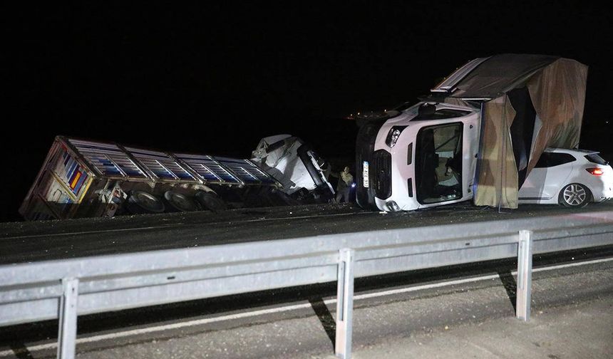 Diyarbakır'da 5 araç birbirine girdi: 4 ölü, 13 yaralı