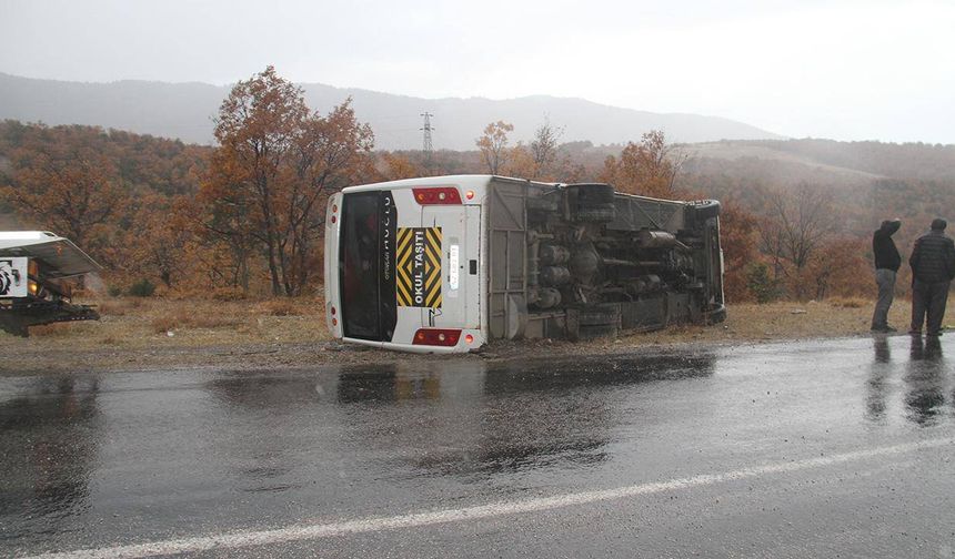 Konya'da öğrenci servisi devrildi: 29 yaralı