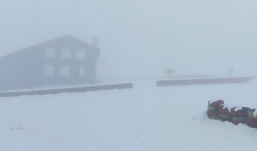 Karacadağ'a mevsimin ilk karı yağdı