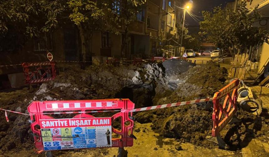 İstanbul'da yolda göçük!