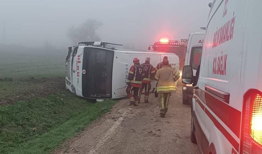 Balıkesir'de öğrenci servisi devrildi: 9 yaralı