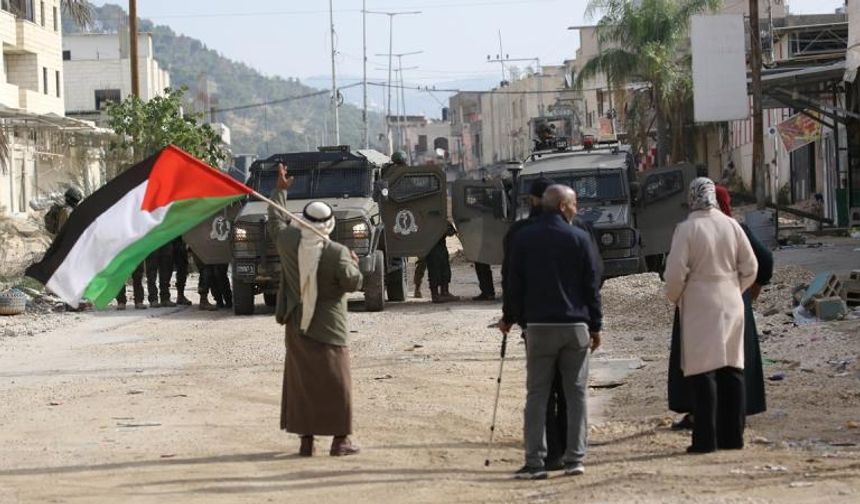 İsrail Gazze'de 4 kişiyi daha yaraladı