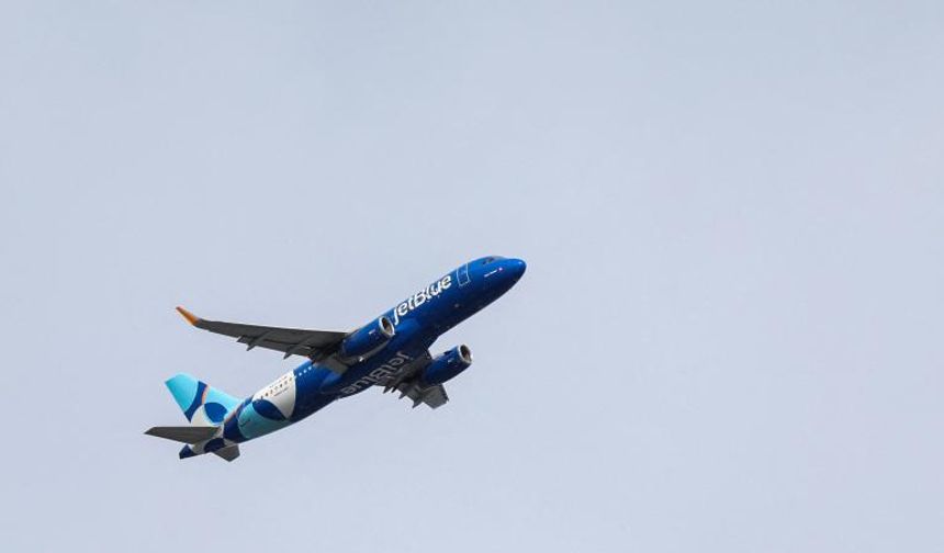 ABD’li şirket uçağıyla askeri uçak çarpışmaktan kurtuldu