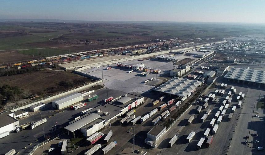 Kapıkule Gümrük Kapısı'nda ticari araç geçişinde tarihi rekor