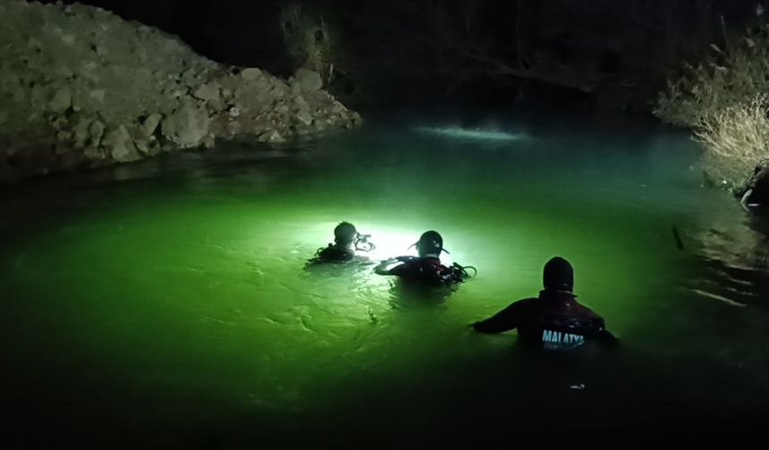 Malatya'da dereye giren genç boğuldu