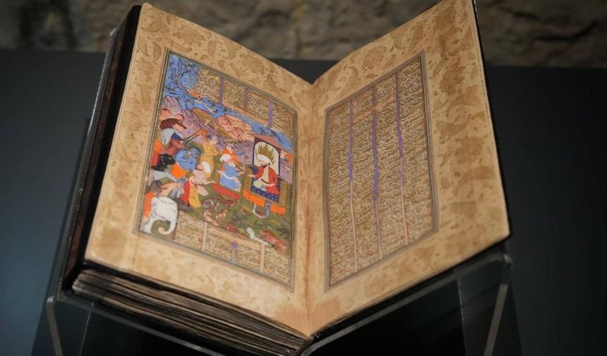 700 yıllık yazma eserler İstanbul'da bir araya geldi