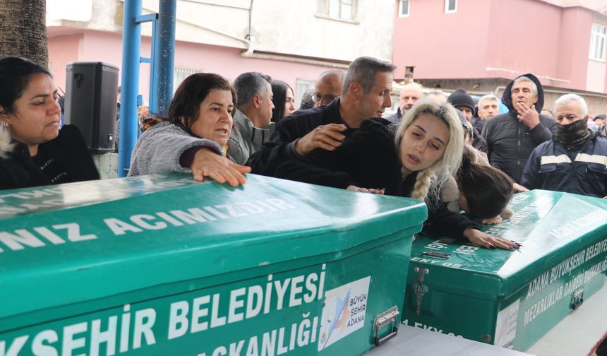 Adana'da babaları tarafından öldürülen iki kardeşin cenazeleri defnedildi