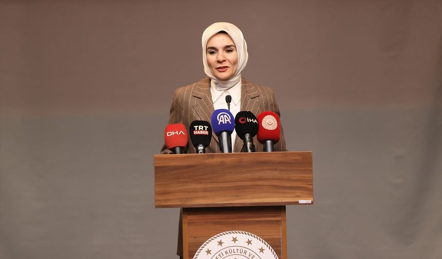 Bakan Göktaş, Nevşehir'de 'Ailede Kadıncık Ana İzleri Paneli'nde konuştu