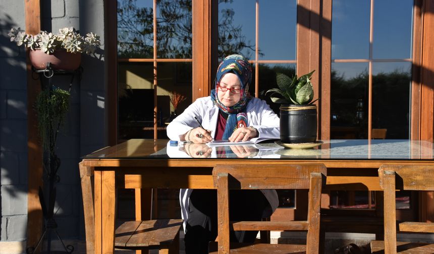 Malezya'nın batik sanatı Trabzonlu öğretmenin atölyesinde hayat buluyor