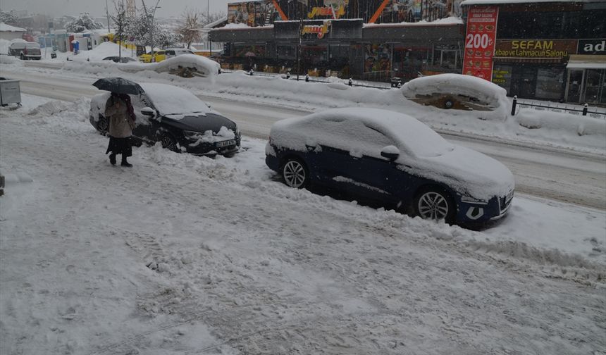 Muş'ta kardan dolayı 51 yerleşim yerine ulaşım sağlanamıyor