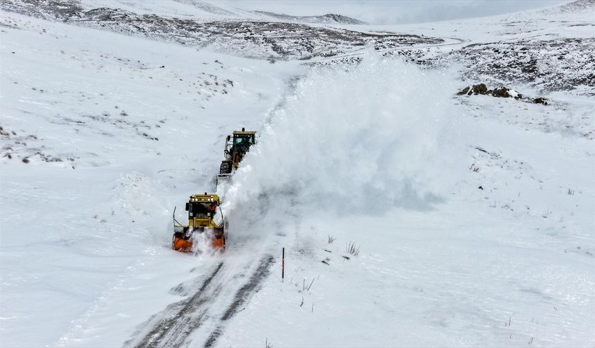 Van, Bitlis, Muş ve Hakkari'de 530 yerleşim yerine ulaşım sağlanamıyor