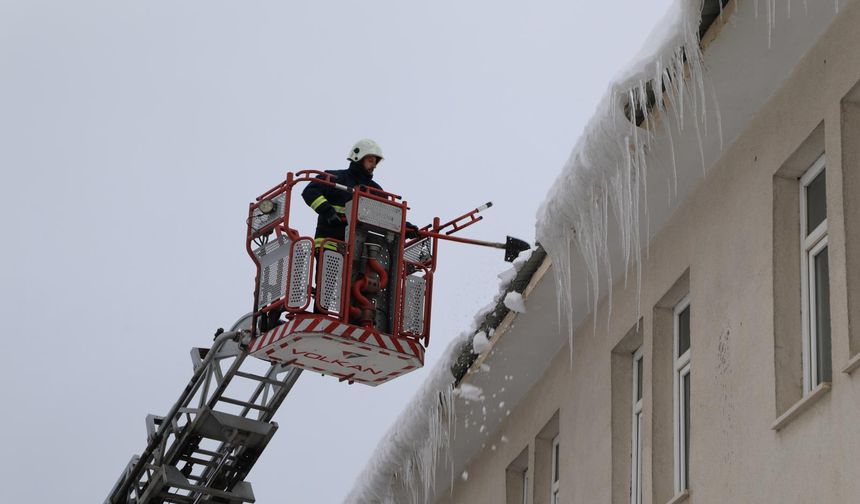 Van, Hakkari, Bitlis ve Muş'ta 343 yerleşim yerine ulaşım sağlanamıyor