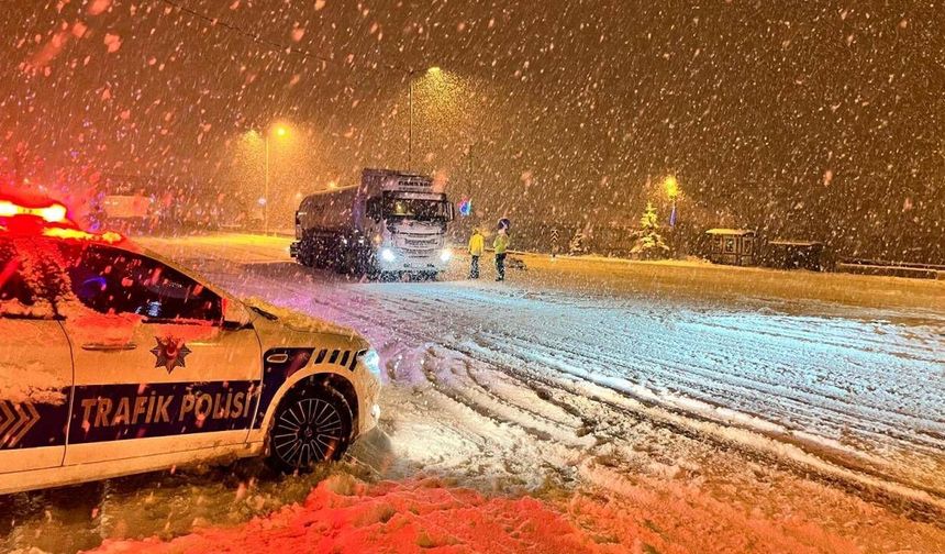 Bolu Dağı'nda sis etkili oluyor