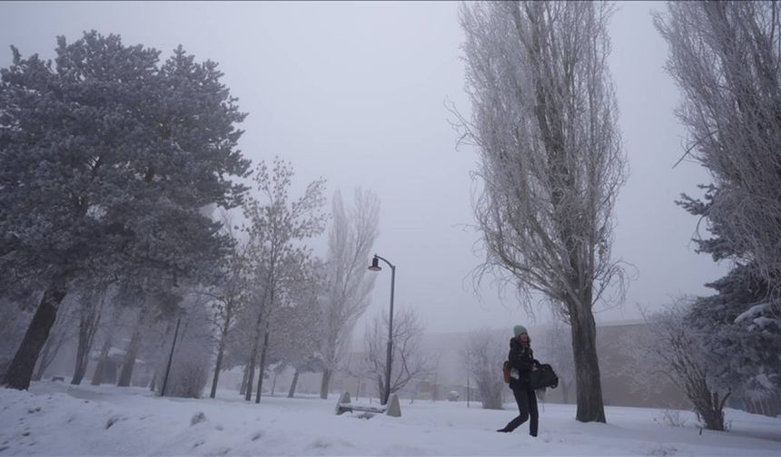 Sivas'ta kar ve tipi nedeniyle 37 yerleşim yerine ulaşım sağlanamıyor