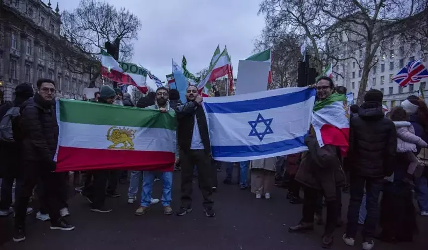 İran'da kirli oyun! Şer odakları aynı karede