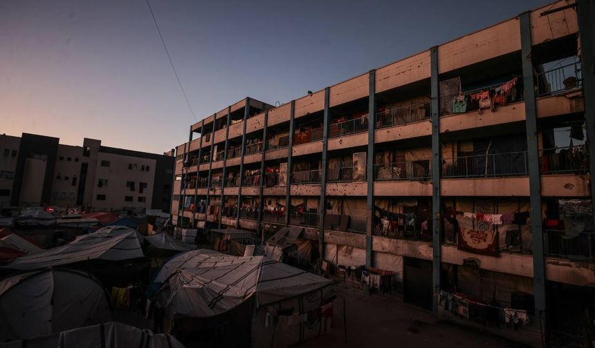 Gazze'deki okullar siviller için sığınak olmaya devam ediyor