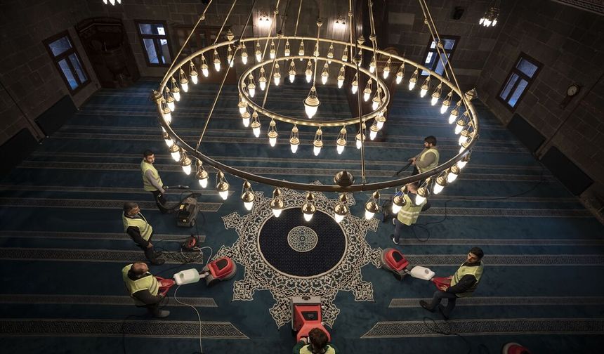 Erzurum'da kırsal ve merkezdeki camiler ramazana özel temizleniyor
