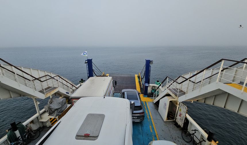 Çanakkale Boğazı'nda transit gemi geçişleri yeniden başladı