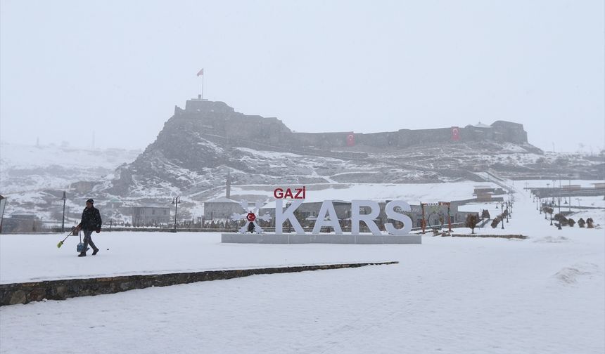 Kars, Ardahan ve Tunceli'de kar etkili oluyor