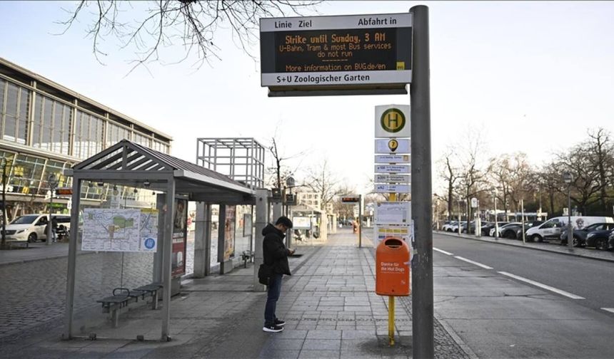 Almanya'da grev dalgası! Toplu ulaşım felç oldu