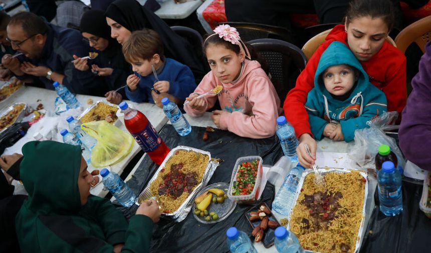 Gazze'de iftar sofrasına bir tabak koyabilirsiniz!