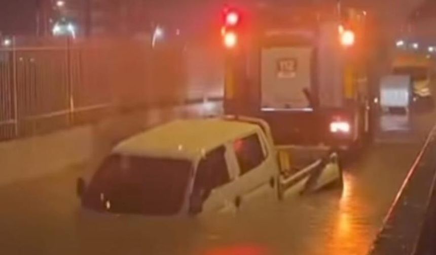 Alt geçitte facia! Mahsur kalan sürücü öldü