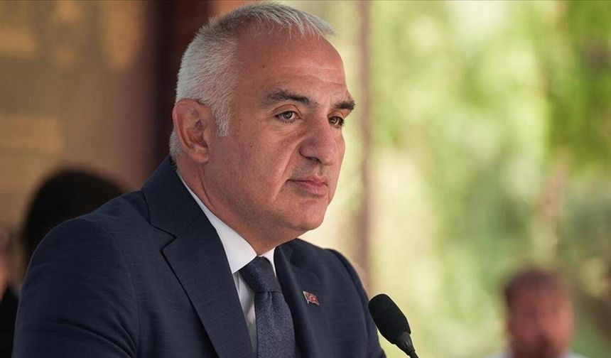 Bakan Ersoy, Şehitler Abidesi'ndeki Çanakkale Deniz Zaferi'nin 111. yıl dönümü töreninde konuştu