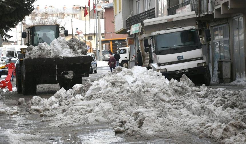 Bitlis, Muş ve Hakkari'de 50 yerleşim yerine ulaşım sağlanamıyor