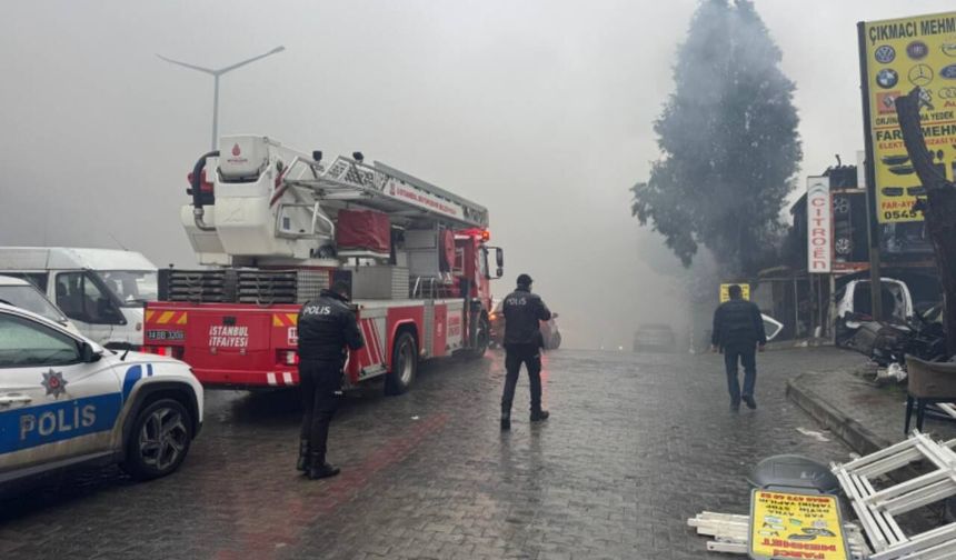 Balıkesir'de yapı malzemeleri deposunda çıkan yangın söndürüldü