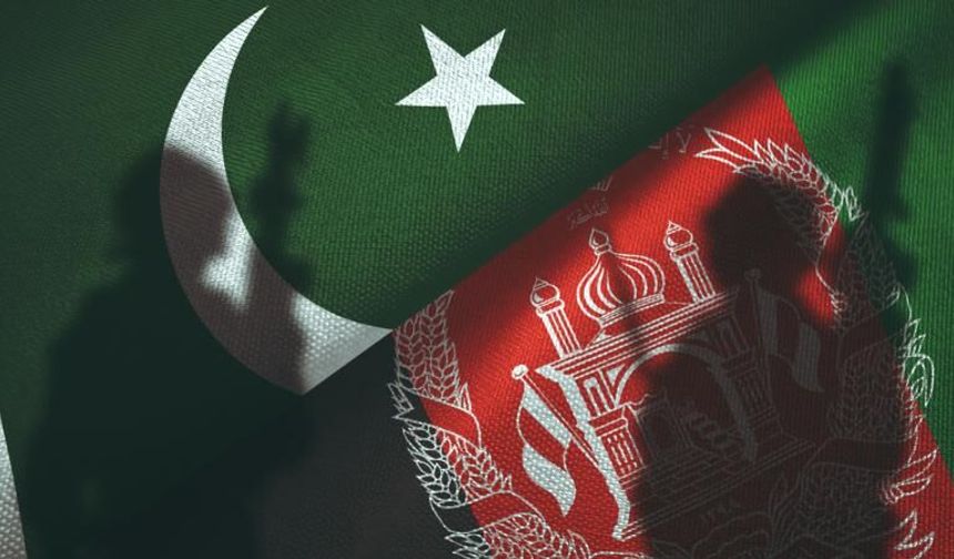 Afganistan Pakistan'ın askeri tesislerini vurdu