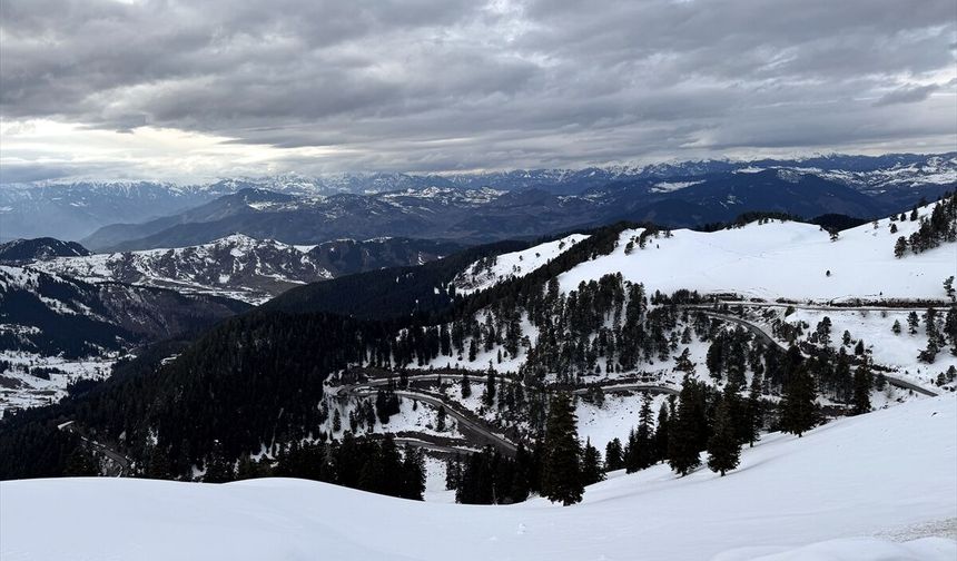 Ardahan, Kars ve Ağrı'da kar yağışı etkili oldu