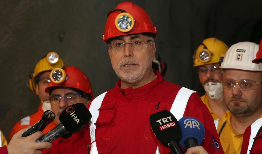 Bakan Işıkhan, bakır madeninde işçilerle sahur yaptı