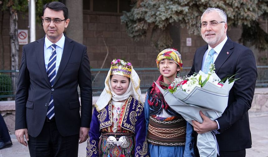 Bakan Işıkhan, Uşak'ta konuştu