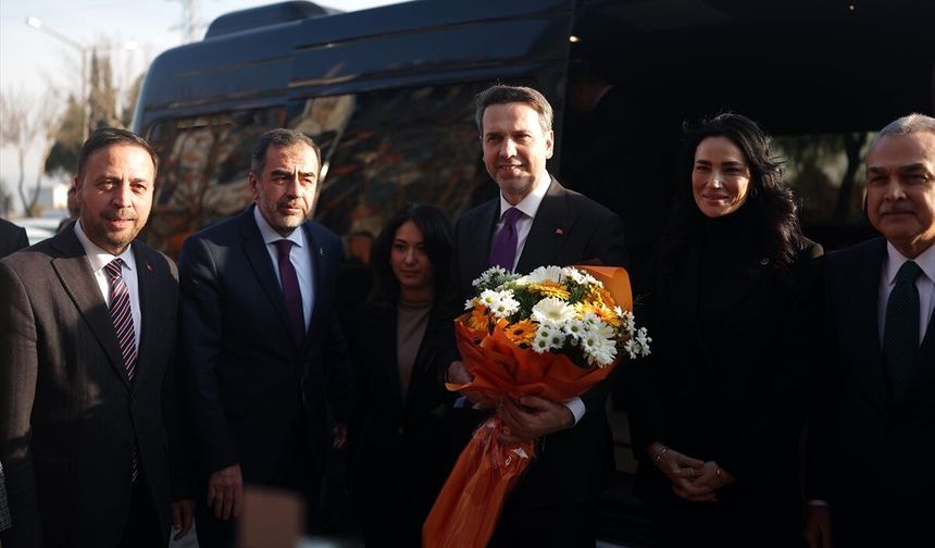 Bakan Bayraktar, AK Parti Aydın İl Başkanlığı ziyaretinde konuştu