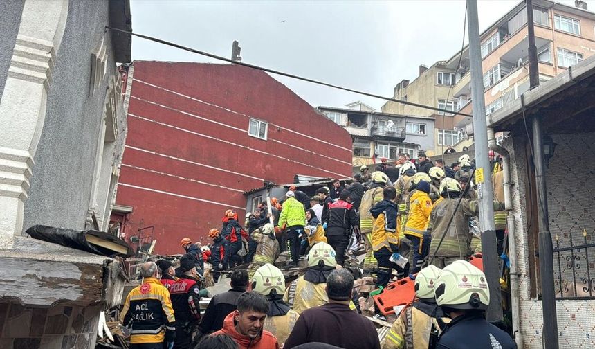 İstanbul Fatih'te 2 bina çöktü