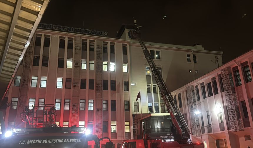 Mersin Emniyet Müdürlüğü ek hizmet binasında çıkan yangın söndürüldü