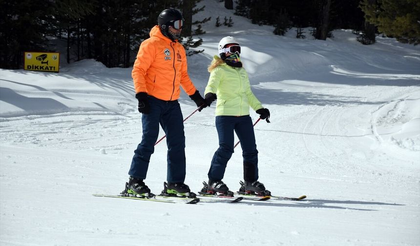 Sarıkamış Kayak Merkezi bayram tatilinde kayakseverlerle doldu