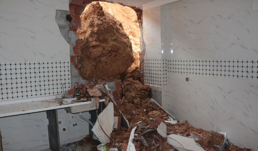 Şırnak Cizre'de heyelan nedeniyle bir ev zarar gördü