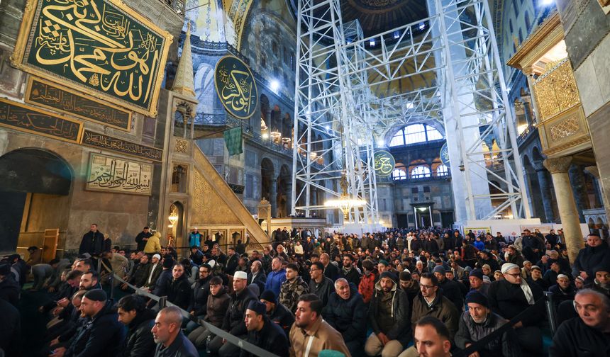 Numan Kurtulmuş, bayram namazını Ayasofya-i Kebir Camii'nde kıldı