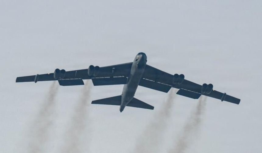 ABD'nin B-52 bombardıman uçakları İngiltere'de!