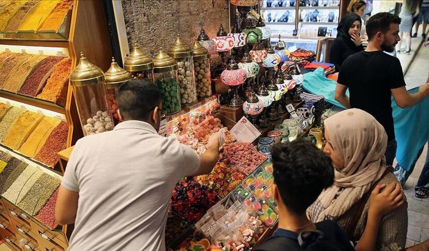 Arefe Günü Yarım Gün Mü, Resmi Kurumlar Açık Olacak Mı?