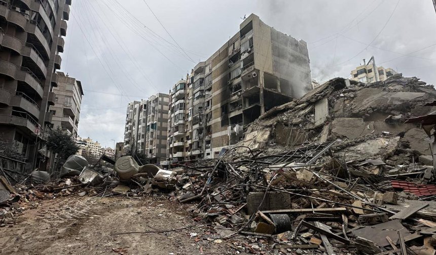 Katil İsrail Lübnan'da 43 kişiyi katletti