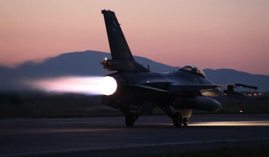 Karadeniz'de F-16'lar eğitim uçuşu yaptı