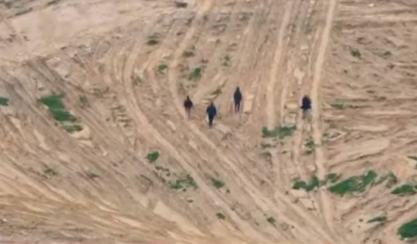 Katil İsrail evlerine ulaşmaya çalışan dört genci katletti