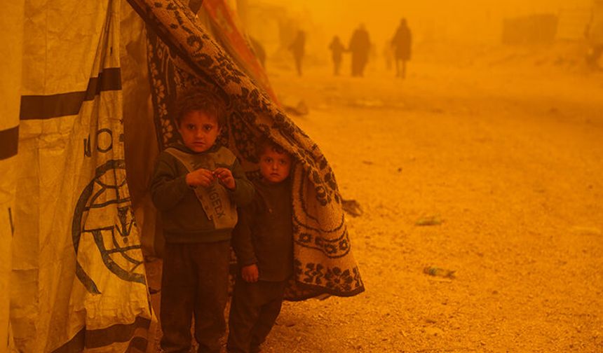 Gazze'de yeni felaket! Kum fırtınası şiddetini artırdı