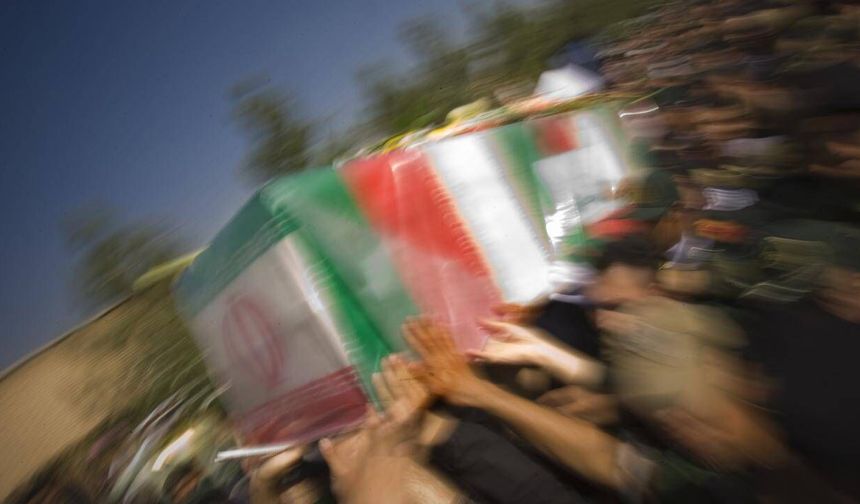 İran Deniz Kuvvetleri Komutanı Tengsiri öldürüldü