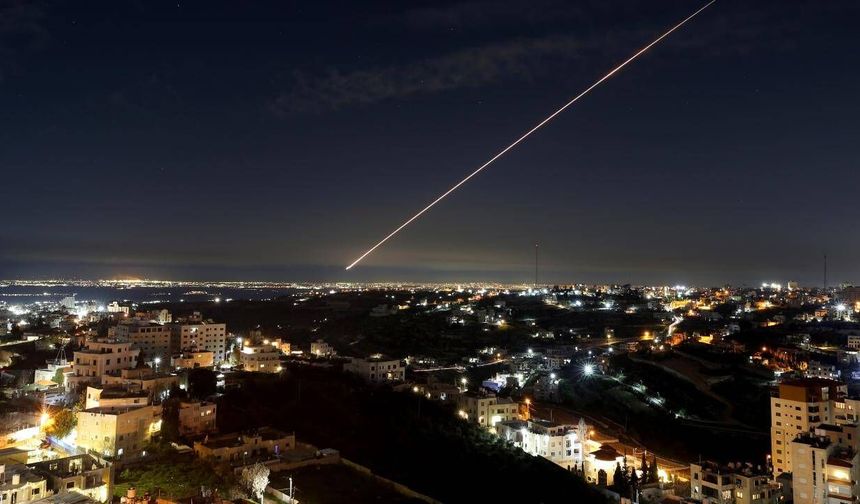 İran işgalci İsrail'in uçaklarını vurdu!